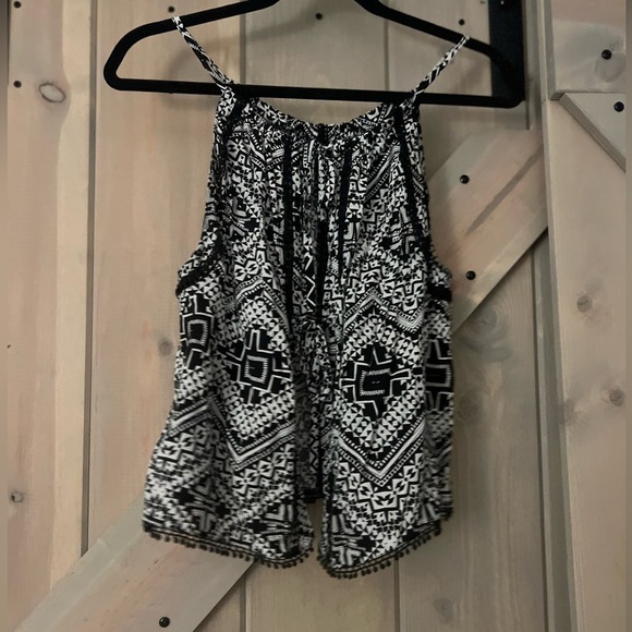 Express Tie Back Apron Tank - Picture 4 of 6